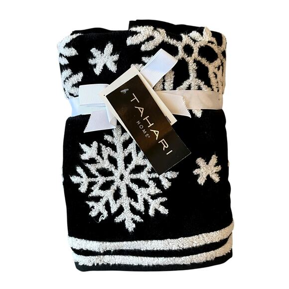 Tahari Christmas SNOWFLAKE Hand Towels 18x28 Coton Black & White Set of 2 New - Picture 1 of 10